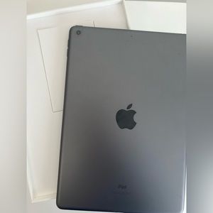 iPad 7th generation, 32gb, 10.2” screen